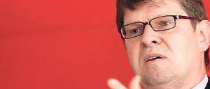 Ralf Stegner (54) ist SPD-Landeschef in Schleswig-Holstein und führt dort auch die Fraktion seiner Partei im Landtag. Von 2003 bis 2008 war er zunächst Finanz- und dann Innenminister in Kiel. Demnächst soll der Parteilinke SPD-Bundesvize werden. 