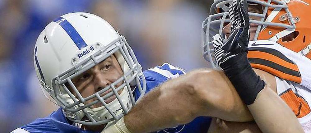 Alles Muskelmänner. Björn Werner (li.) hat in der NFL stärkere Gegner. 