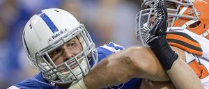 Alles Muskelmänner. Björn Werner (li.) hat in der NFL stärkere Gegner.