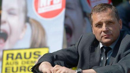 Der 61-jährige Udo Pastörs ist zum Parteivorsitzenden der NPD bestimmt worden. 