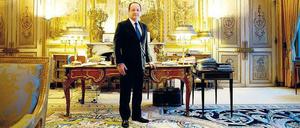 François Hollande vor seinem Schreibtisch im Elysée-Palast. 