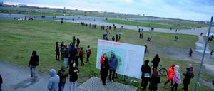 Das Tempelhofer Feld war am Wochenende wieder gut besucht. Der milde Winter hat den Unterschriftensammlern geholfen.