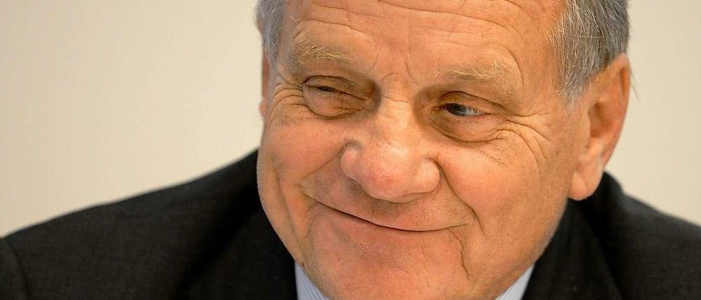 Zwinker, Zwinker. Der Chef lächelt. Wird ja auch langsam Zeit, nicht wahr?