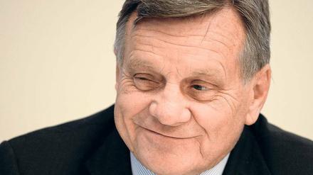 Neuer Termin. Flughafenchef Hartmut Mehdorn drückt aufs Tempo. Zumindest die Bauarbeiten sollen 2014 beendet sein. Foto: dpa