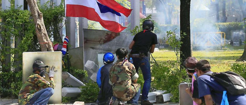 Mit allen Mitteln. Die Demonstranten wollen nächsten Woche Bangkok lahmlegen.