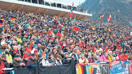 Es wird bunter auf den Tribünen. Beim Weltcup in Ruhpolding kamen die Fans nicht nur aus Deutschland.