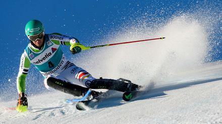 Balanceakt auf der Piste. Felix Neureuther will in dieser Saison nicht nur seinen Vorsprung vor dem Rest verwalten, sondern aggressiver auf Sieg fahren. Im Riesenslalom ist ihm das in Adelboden eindrucksvoll gelungen.