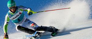 Balanceakt auf der Piste. Felix Neureuther will in dieser Saison nicht nur seinen Vorsprung vor dem Rest verwalten, sondern aggressiver auf Sieg fahren. Im Riesenslalom ist ihm das in Adelboden eindrucksvoll gelungen.