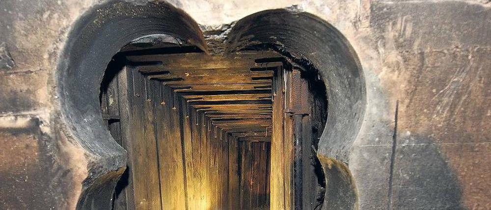 Ganz unten. Vor einem Jahr wurde durch einen Tunnel der Tresorraum der Volksbank in Steglitz geknackt. Mehr Fotos gibt es unter www.tagesspiegel.de/polizei.