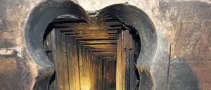 Ganz unten. Vor einem Jahr wurde durch einen Tunnel der Tresorraum der Volksbank in Steglitz geknackt. Mehr Fotos gibt es unter www.tagesspiegel.de/polizei.