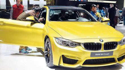 Schnittig. BMW zeigt das neue M4 Coupé in Detroit. Der Münchener Konzern ist, gemessen am Absatz, der erfolgreichste Premium-Hersteller vor Audi und Mercedes. Foto: dpa