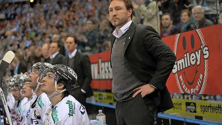 Keine Sorge, bald geht es aufwärts. Tomlinson bei der einzigen Niederlage der letzten Woche, dem 0:3 in Hamburg.