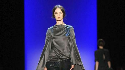 Bei dem Designer Dawid Tomaszewski wurde es am Mittwochabend herbstlich. 