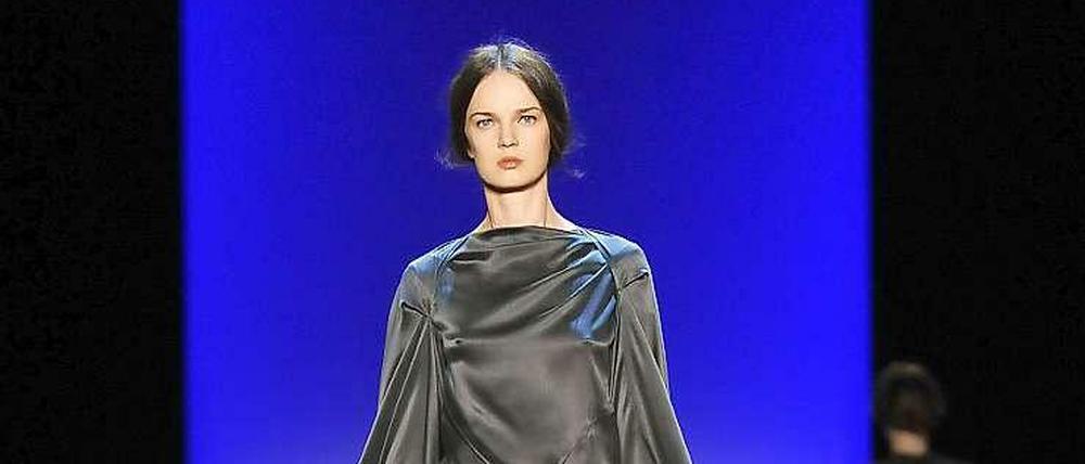 Bei dem Designer Dawid Tomaszewski wurde es am Mittwochabend herbstlich. 