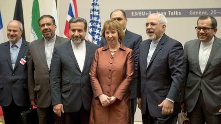 Catherine Ashton im Kreise ihrer Mitstreiter. Fazit: Mission erfüllt. Vorerst.