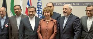 Catherine Ashton im Kreise ihrer Mitstreiter. Fazit: Mission erfüllt. Vorerst.