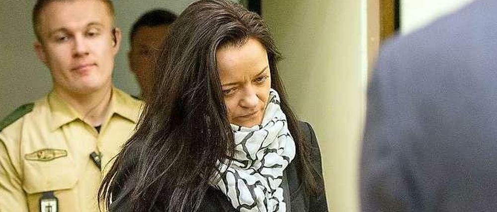 Beate Zschäpe soll zehn Liter Benzin in der Wohnung vergossen haben, bevor sie das Feuer legte.