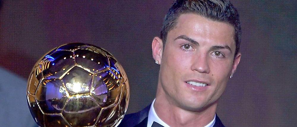 Nach 2008 darf sich Cristiano Ronaldo zum zweiten Mal über den Titel als Weltfußballer freuen.