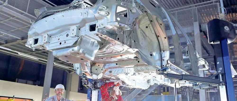 Wie bestellt. Autos dürften in diesem Jahr wieder eine der wichtigsten Stützen der deutschen Exportwirtschaft sein – etwa der in Leipzig hergestellte Geländewagen Macan von Porsche. Foto: dpa