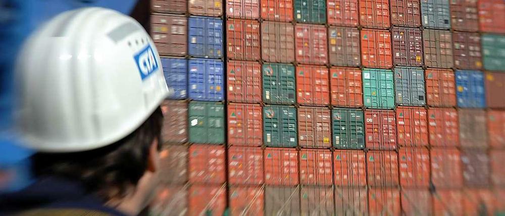 Aus Hamburg in die Welt - und umgekehrt. Kritiker wollen, dass Deutschland mehr Güter importiert.
