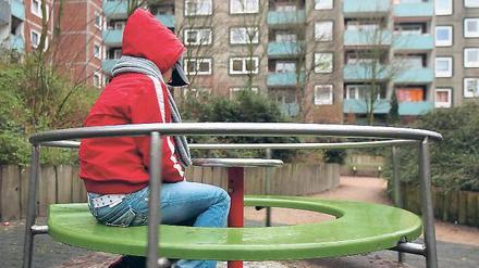 Arm und ausgeschlossen? Das darf nicht sein, finden fast alle Deutschen. 66 Prozent würden sogar mehr Steuern zahlen, damit Kinder es besser haben. Foto: Kay Nietfeld/pa-dpa
