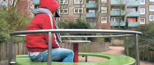 Arm und ausgeschlossen? Das darf nicht sein, finden fast alle Deutschen. 66 Prozent würden sogar mehr Steuern zahlen, damit Kinder es besser haben. Foto: Kay Nietfeld/pa-dpa