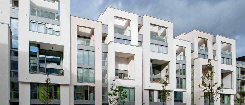 Gefragt. Wohnungen mit Balkon nahe am Himmel über Berlin.