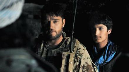 Afghanistan-Betrachtung: Ronald Zehrfeld und Mohamad Mohsen in Feo Aladags Zwischen Welten.