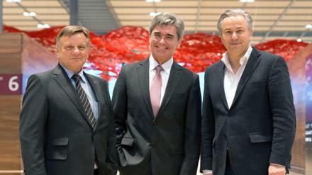 Eigentlich sieht es so aus, als ob sich Hartmut Mehdorn (links), der Siemens-Chef Joe Kaeser (Mitte) und Klaus Wowereit gut verstehen würden.