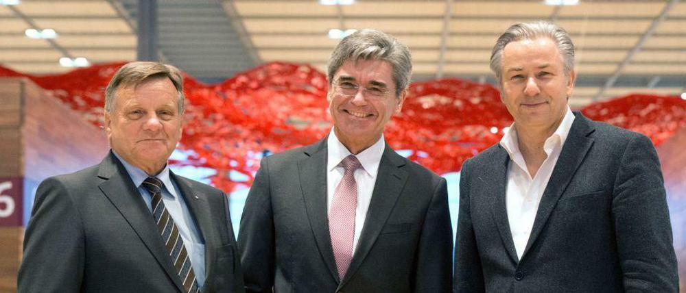 Eigentlich sieht es so aus, als ob sich Hartmut Mehdorn (links), der Siemens-Chef Joe Kaeser (Mitte) und Klaus Wowereit gut verstehen würden.