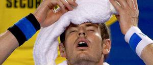 Ächz. Andy Murray in der Pause mit einem Kälteschal.