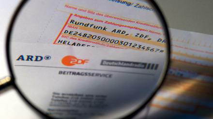 Die Rundfunkgebühr soll gesenkt werden - doch in welcher Höhe, steht noch nicht fest. 