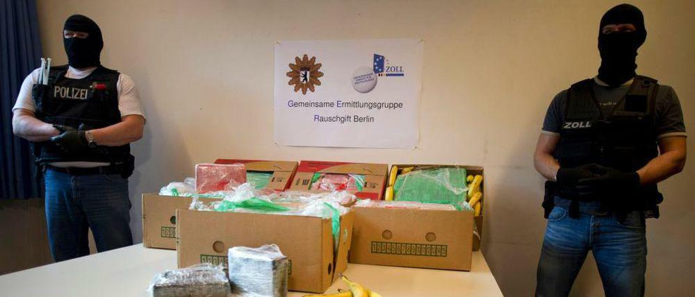 Fehl am Platz: 140 Kilo Kokain wurden Anfang Januar bei Aldi-Filialen in Berlin und Brandenburg gefunden. Offenbar war das schlechte Wetter schuld, dass die Drogen fehlgeleitet wurden.