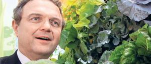 Statt um Terror und die NSA kümmert sich Hans-Peter Friedrich jetzt um Bodenständiges.