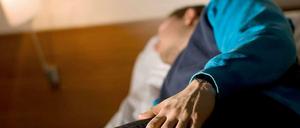 Das Gefühl der anhaltenden Müdigkeit liegt vor allem an Tageslänge, erklärt Dietmar Kunz. Denn: "Wenn die Tage kürzer werden, stellt sich die gesamte Physiologie auch beim Menschen um."