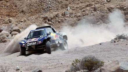 Der Buggy von Carlos Sainz und Timo Gottschalk auf der Rennstrecke in Südamerika. 