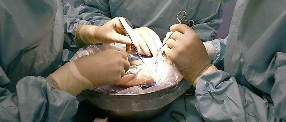 Viel zu wenig: Die Zahl der Organspenden in Deutschland geht weiter zurück.