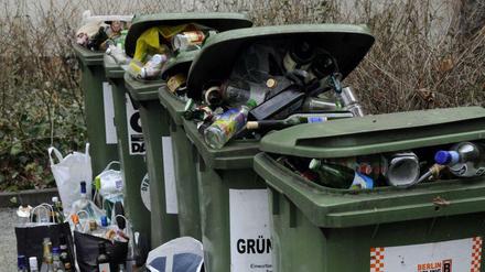 So sah es bisher in vielen Hinterhöfen Berlins aus. Doch nach und nach verschwinden die Altglastonnen.