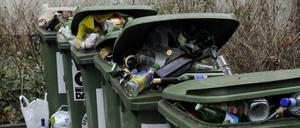 So sah es bisher in vielen Hinterhöfen Berlins aus. Doch nach und nach verschwinden die Altglastonnen.