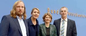 Sie stellten die Agenda zur Energiewende vor: Bundestagsfraktionschef Anton Hofreiter, Parteivorsitzende Simone Peter, die Wirtschaftsministerin von Rheinland-Pfalz Eveline Lemke, und der Umweltminister von Nordrhein-Westfalen Johannes Remmel (von links).