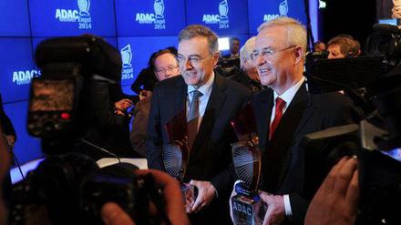 Was ist der Gegenwert? BMW-Chef Norbert Reithofer (l.) und der Vorstandsvorsitzende von Volkswagen, Martin Winterkorn, mit ihren "Gelben Engeln".