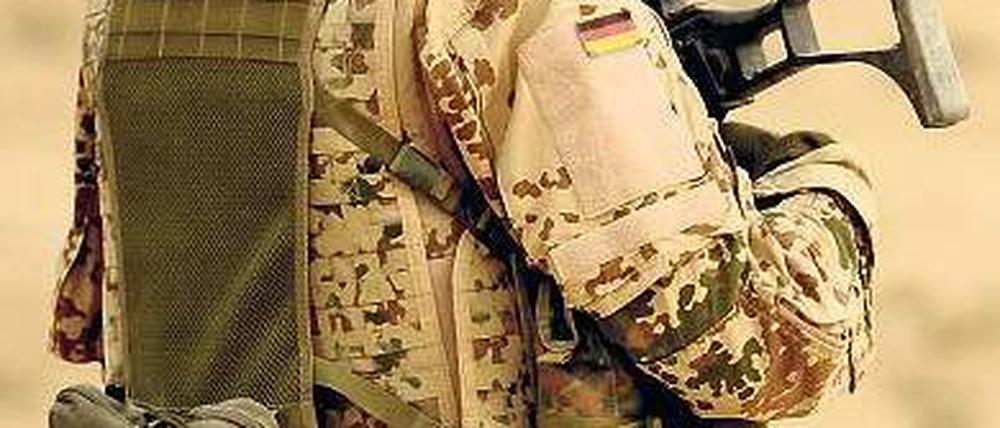 Noch gebraucht? Ein Soldat der deutschen Truppe in Afghanistan. Deren Abzug rückt näher – allerdings begleitet von wachsender Gewalt. Foto: Maurizio Gambarini/dpa