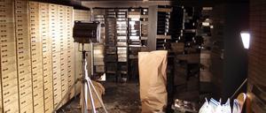 Hier wurde vor einem Jahr eingebrochen. Was übrig blieb waren dutzende leer geräumte Schließfächer - mit unbekannten, wertvollen Inhalten - über die seit dem gestritten wird.