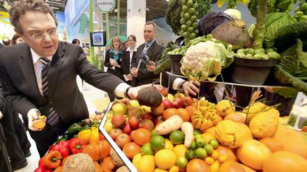 Der neue Landwirtschaftsminister Hans-Peter Friedrich (CSU) hatte schon einen Tag früher die Rüben und Limetten auf der Messe inspiziert.