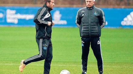 Holland in Not. Die beiden Niederländer Rafael van der Vaart und Trainer Bert van Marwijk sollen ihren Beitrag zur Genesung des HSV leisten.