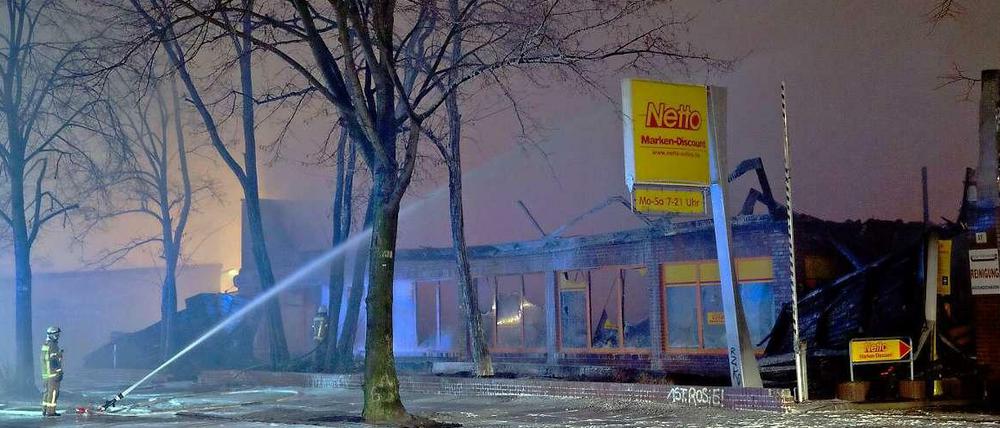 Fast nichts mehr übrig: In der Köpenicker Straße zeugen nur noch die Fassaden von der Netto-Filiale.