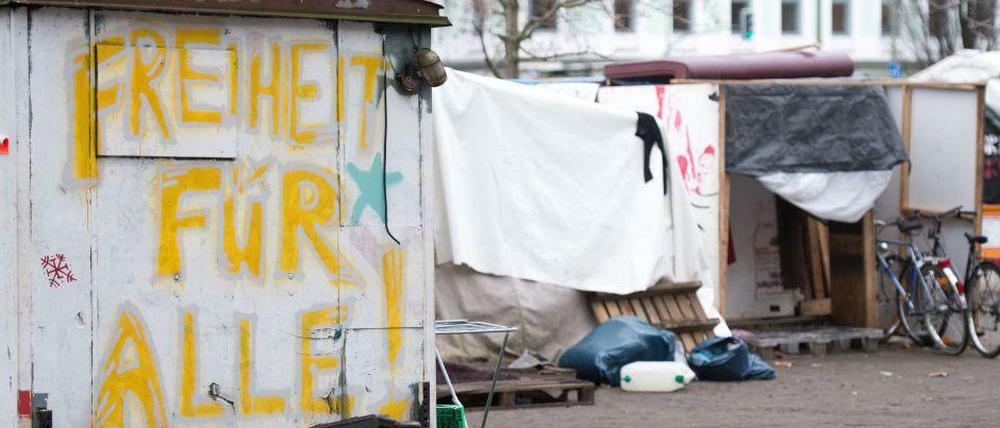 Am 17. Juni 2013 gab es eine Messerstecherei am Flüchtlingscamp auf dem Oranienplatz, die jetzt vor Gericht verhandelt wird.