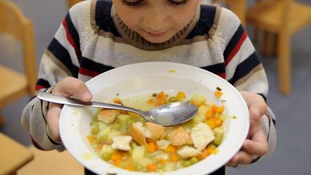 Meine Suppe esse ich. Die Eltern der JFK Schule wollen, dass auch ihren Kindern das essen weiterhin schmeckt. 