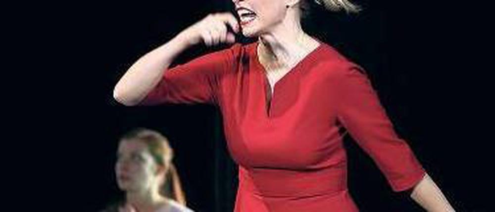 Bankiersgattin. Regina Giddens (Nina Hoss) pokert gnadenlos. Foto: dpa