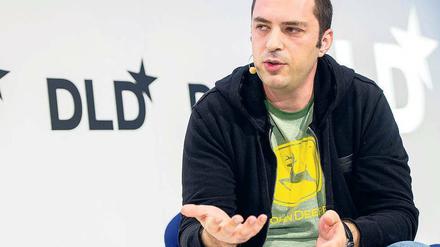 Verschwiegen. Wenig Persönliches ist von Jan Koum, dem Mitgründer des Messaging-Dienstes WhatsApp, bekannt. Er soll 37 Jahre alt sein. Foto: Marc Müller/dpa